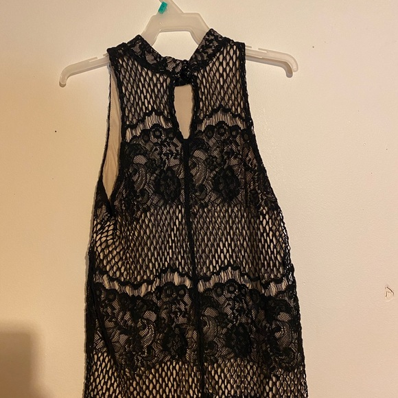 Fancy top that buttons in the back of the neck - Picture 2 of 2